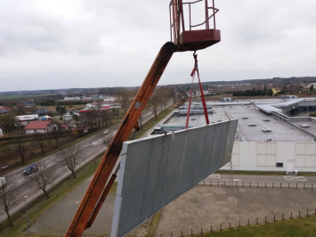 Montaż reklamy wielkoformatowej, wyklejanie bilbordów